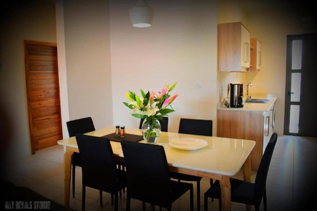 Modern And Cosy Condo: Westwood Apartments Flic en Flac Ngoại thất bức ảnh