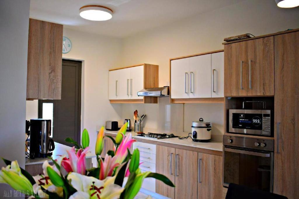 Modern And Cosy Condo: Westwood Apartments Flic en Flac Ngoại thất bức ảnh